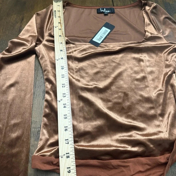 NWT Lulus square-neck satin bodysuit. Long sleeves, amber rust brown. Sz small. - Picture 9 of 9